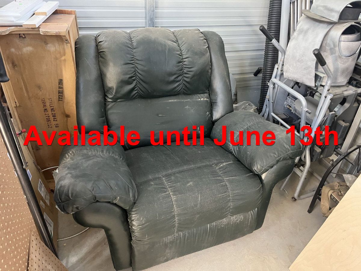 Comfy green recliner