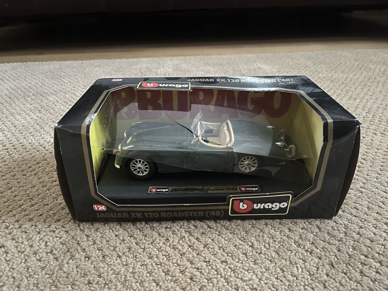 Burago Jaguar Roadster XK120 Metal Die Cast Model-1948-NIB