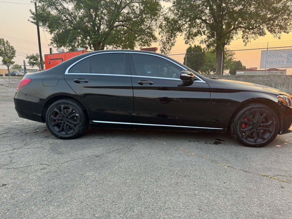 Main image 3