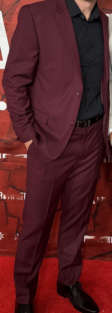 Men's Caravelli Slim 3-Piece 42R 36W Burgundy Suit – Like New!