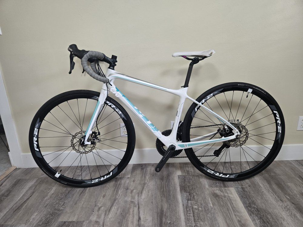 Liv Avail Advanced 1 Women's Carbon Road Bike - White/Teal/Silver, Disc Brakes, Ultegra Components, Size XS
