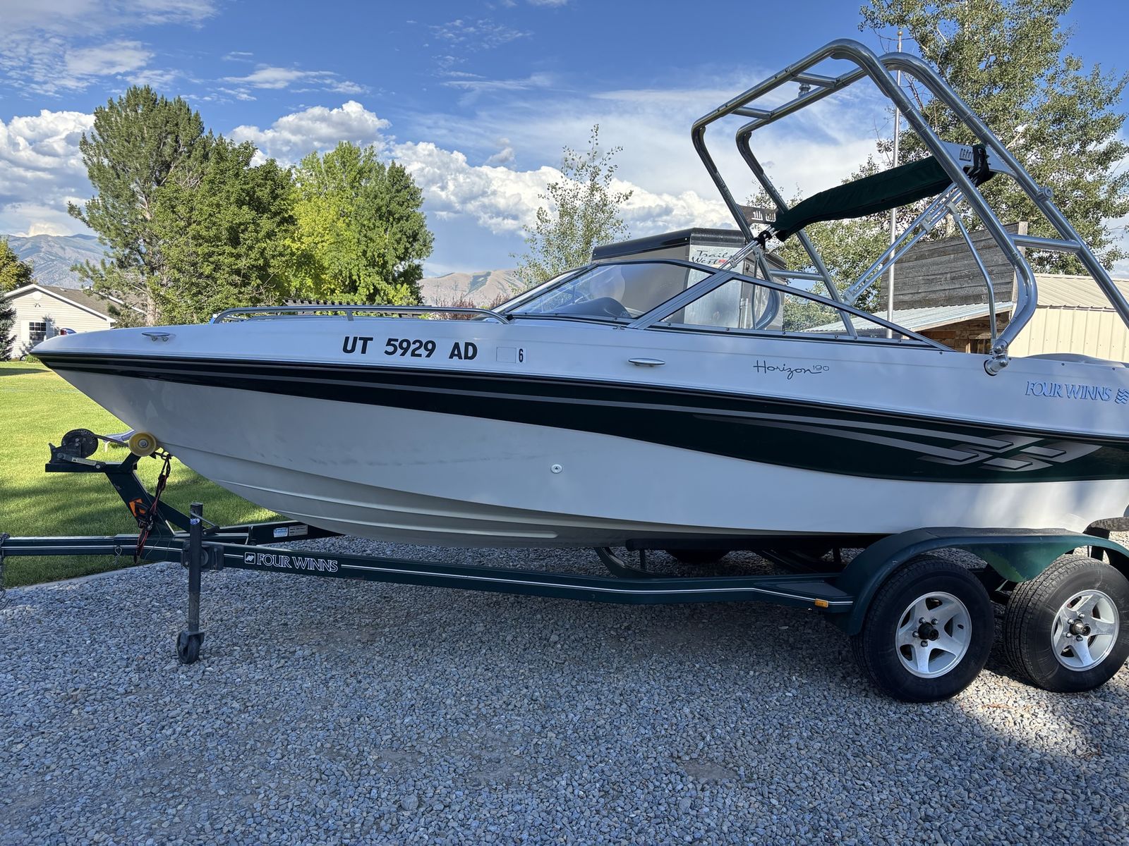 2001 Four Winns Horizon 190 Ski Boat ski platform with Trailer