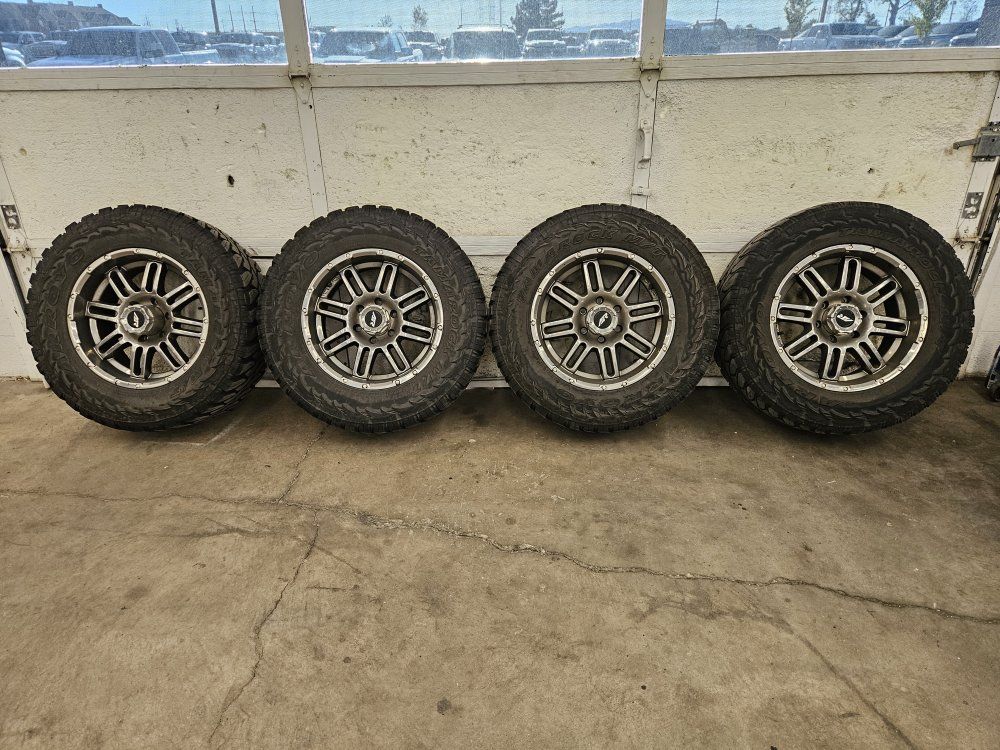 33x12.50R18 LT 6x5.5 or 6x139.7 chevy or gmc 6 lugs