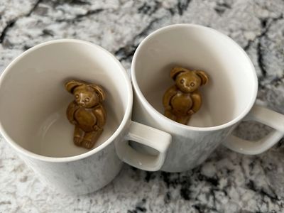 Teddy Bear in the mugs