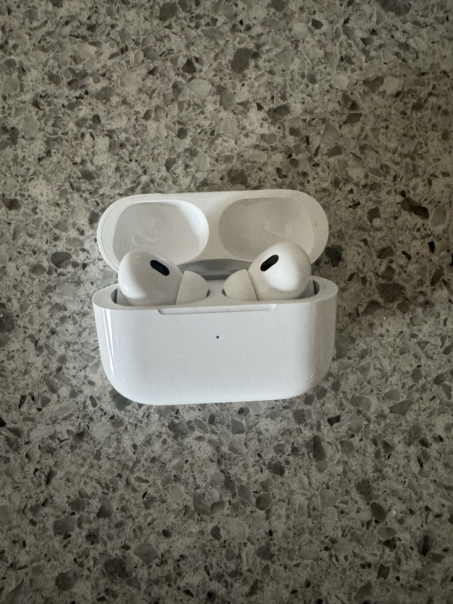 Apple AirPods Pro (2nd Generation) with MagSafe Charging Case - White