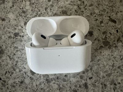 Apple AirPods Pro (2nd Generation) with MagSafe Charging Case - White