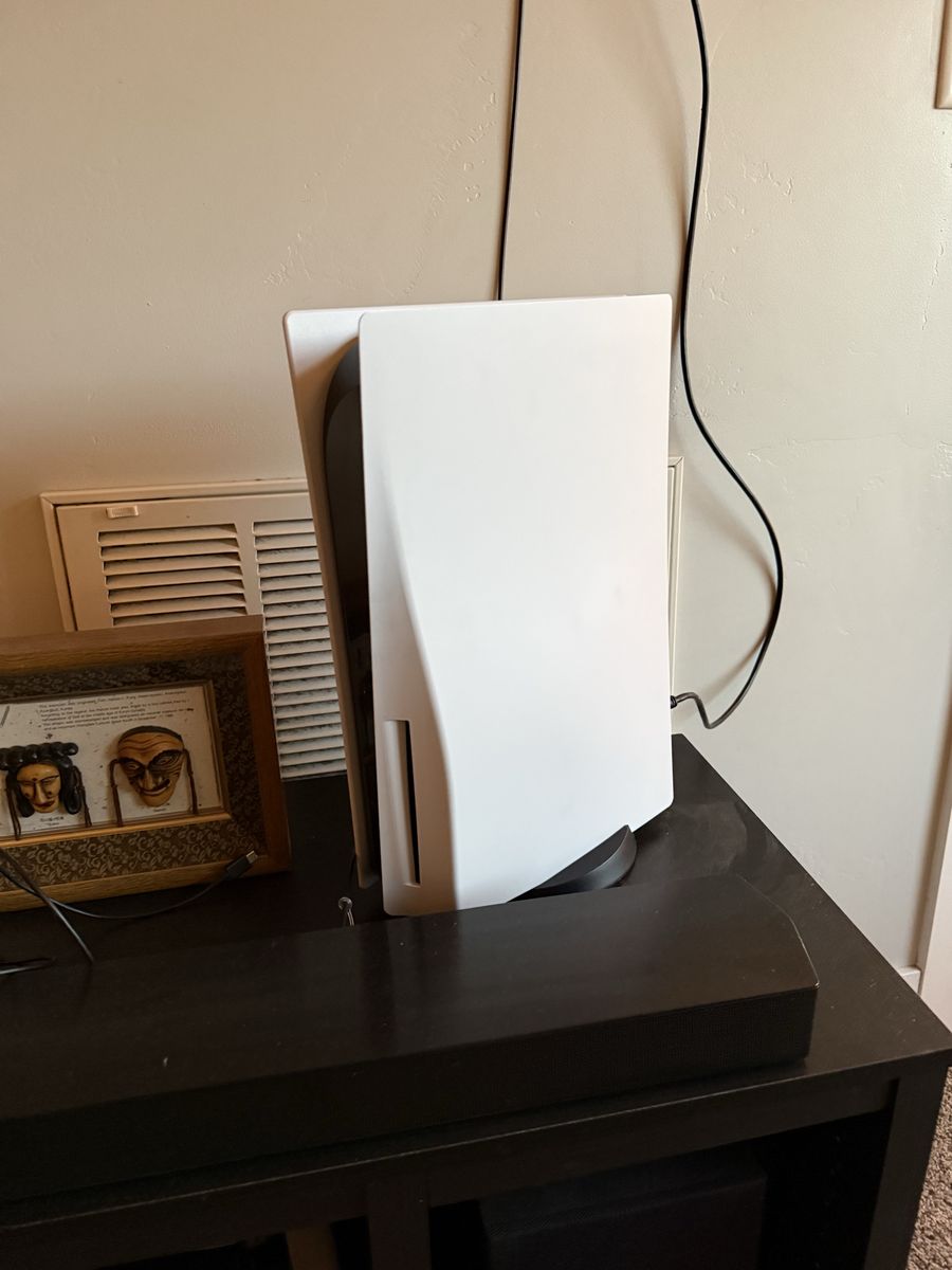 Main image 3