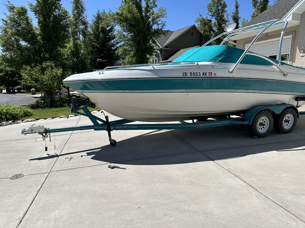 1995 Four Winns 240 Horizon - Wake Tower/Swim Deck