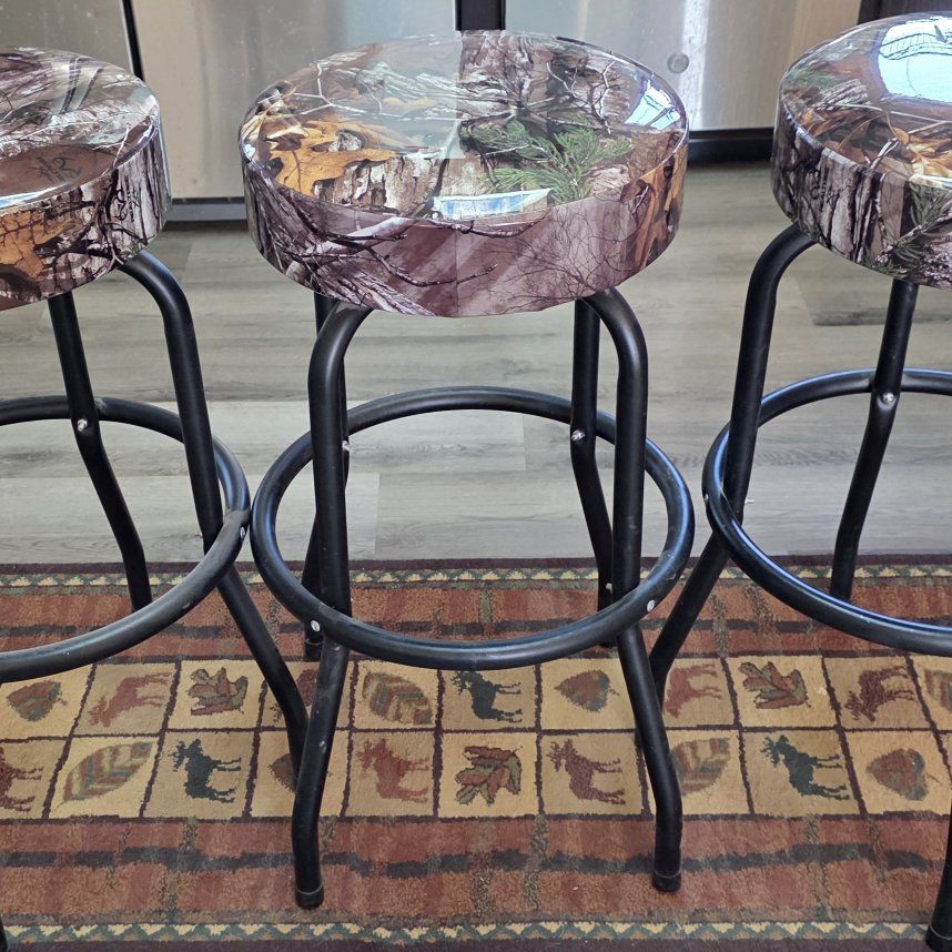 Real Tree Camo Cushioned Bar Stools