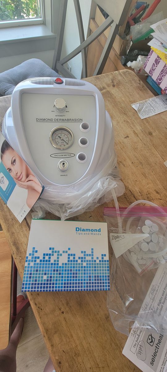 Diamond Dermabrasion Facial Machine with Tips and Wands