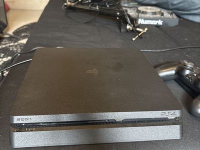 PlayStation 4 w/ controller