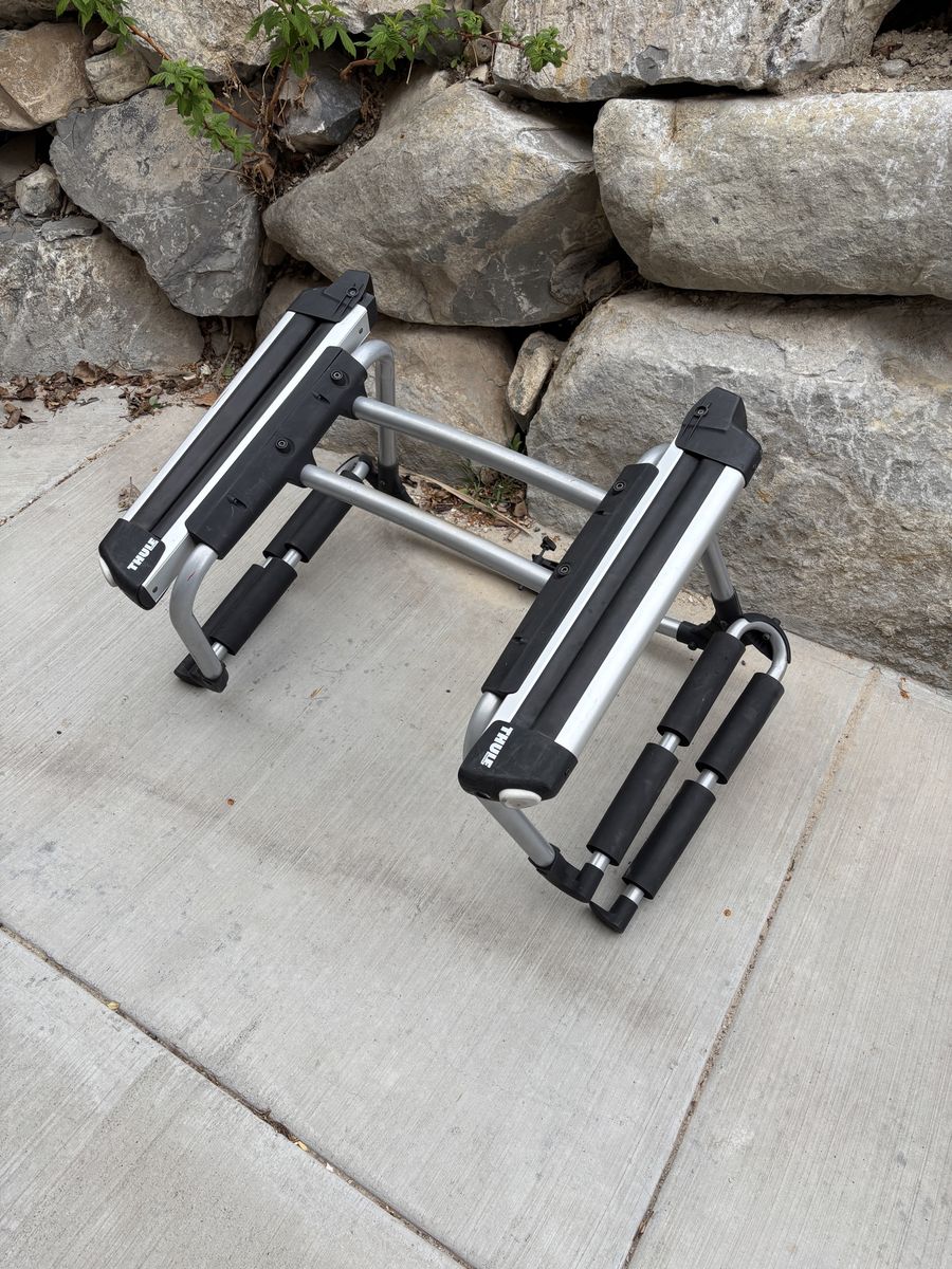 Thule Tram Hitch Ski Carrier