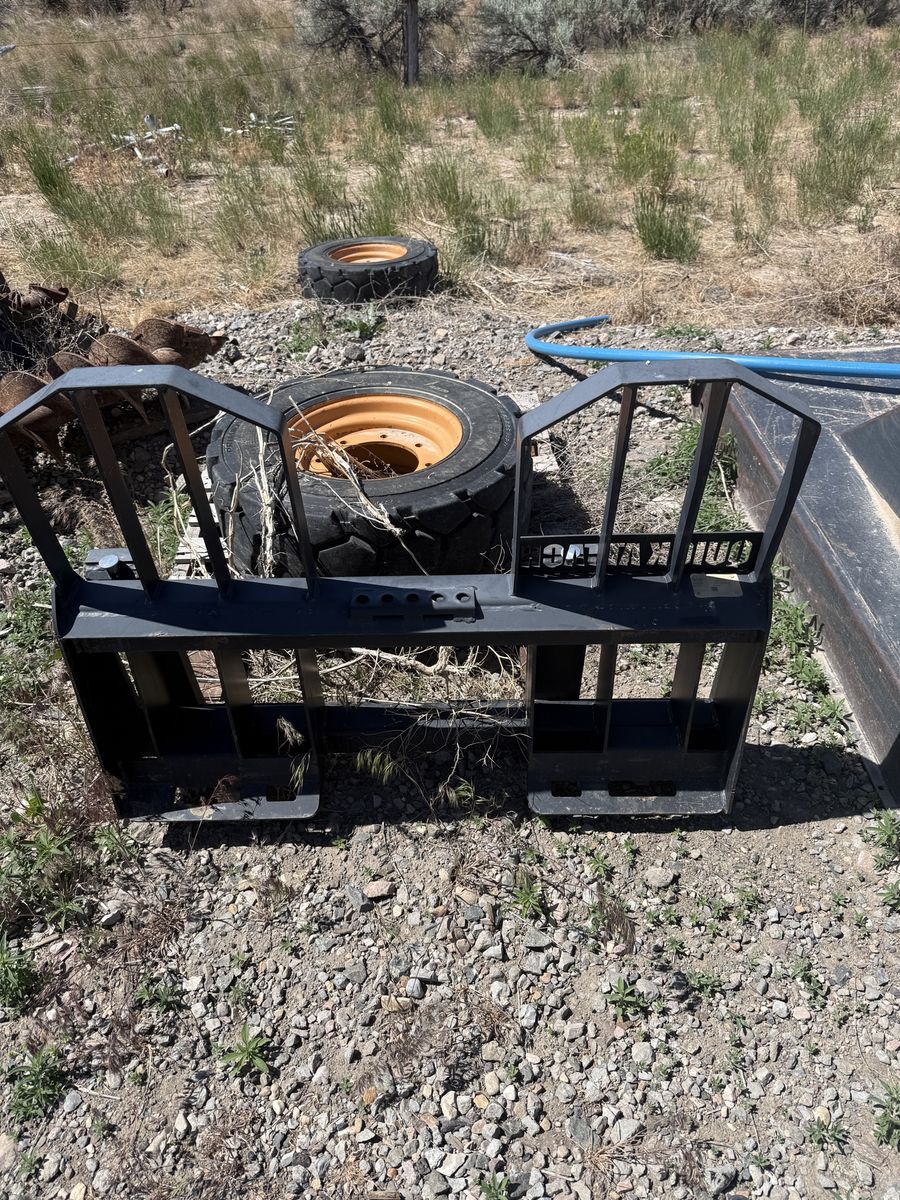 Skid Steer Pallet Forks 45” wide