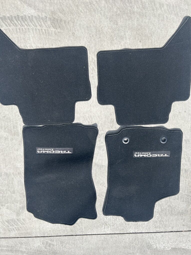 Toyota Tocoma carpet Mats