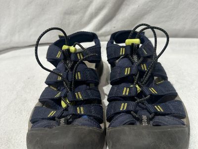 Keen youth size 3, navy washable, hiking sandals