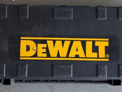 DeWalt Reciprocating Saw (Sawzall) w/ Case & Blades