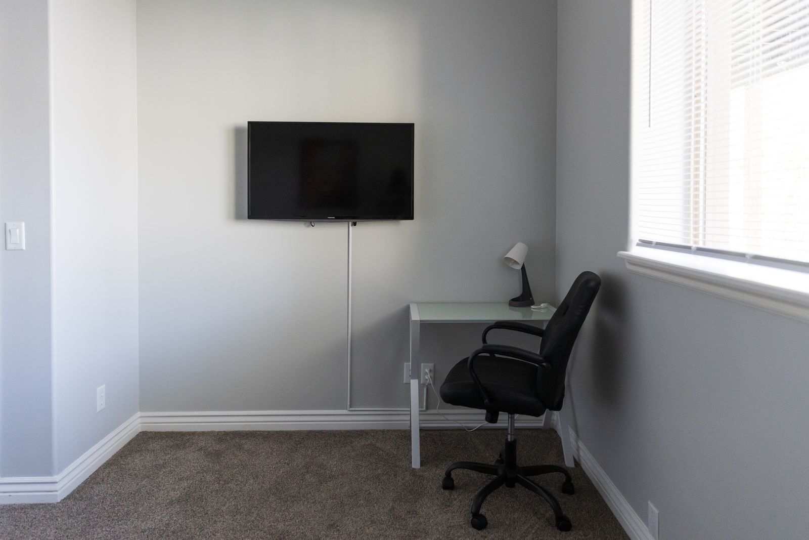 Main image 6