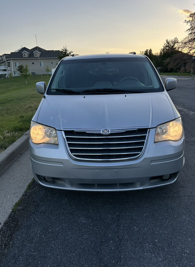 2010 Chrysler Town and Country 