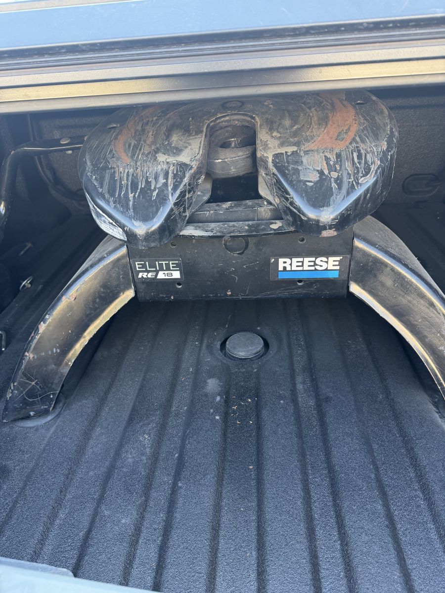 Reese Ford Puck fifth wheel Hitch