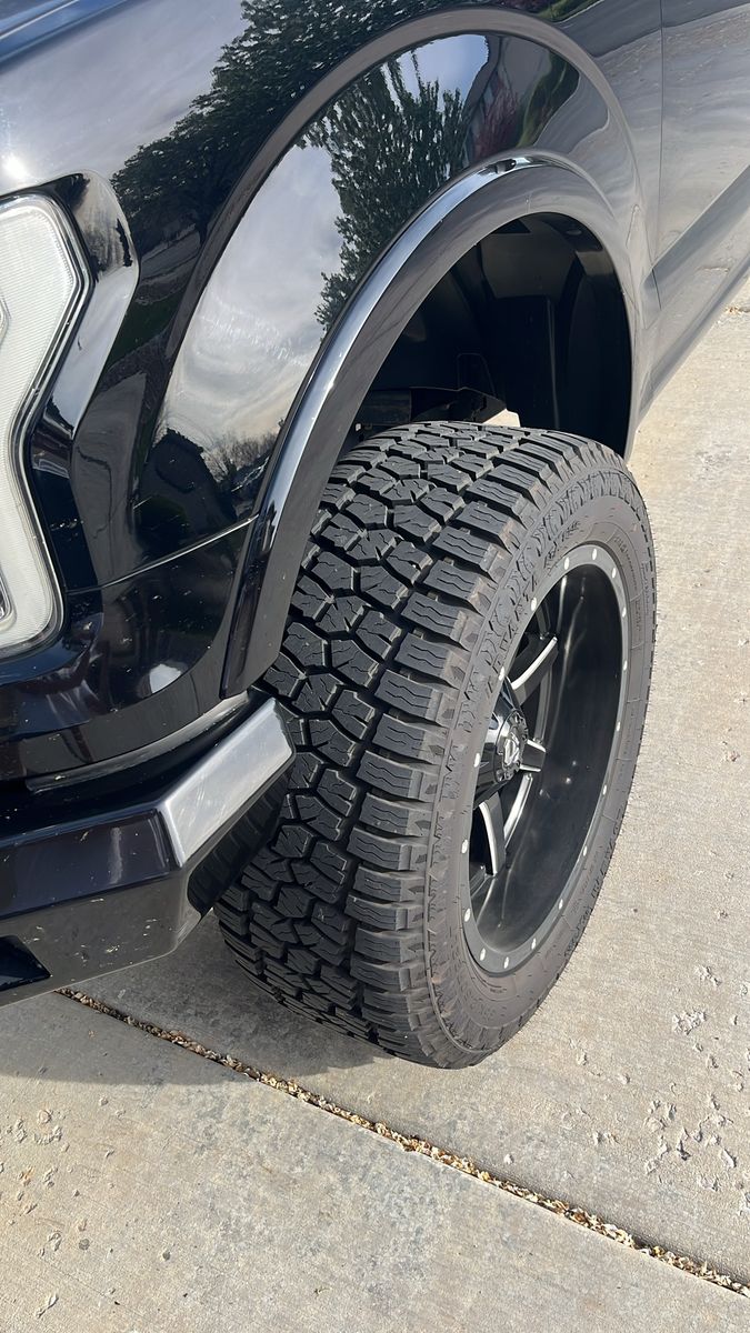 Fuel Off-Road Maverick D538 22x10 Wheels w/ Advanta ATX-850 35x12.50R22LT Tires