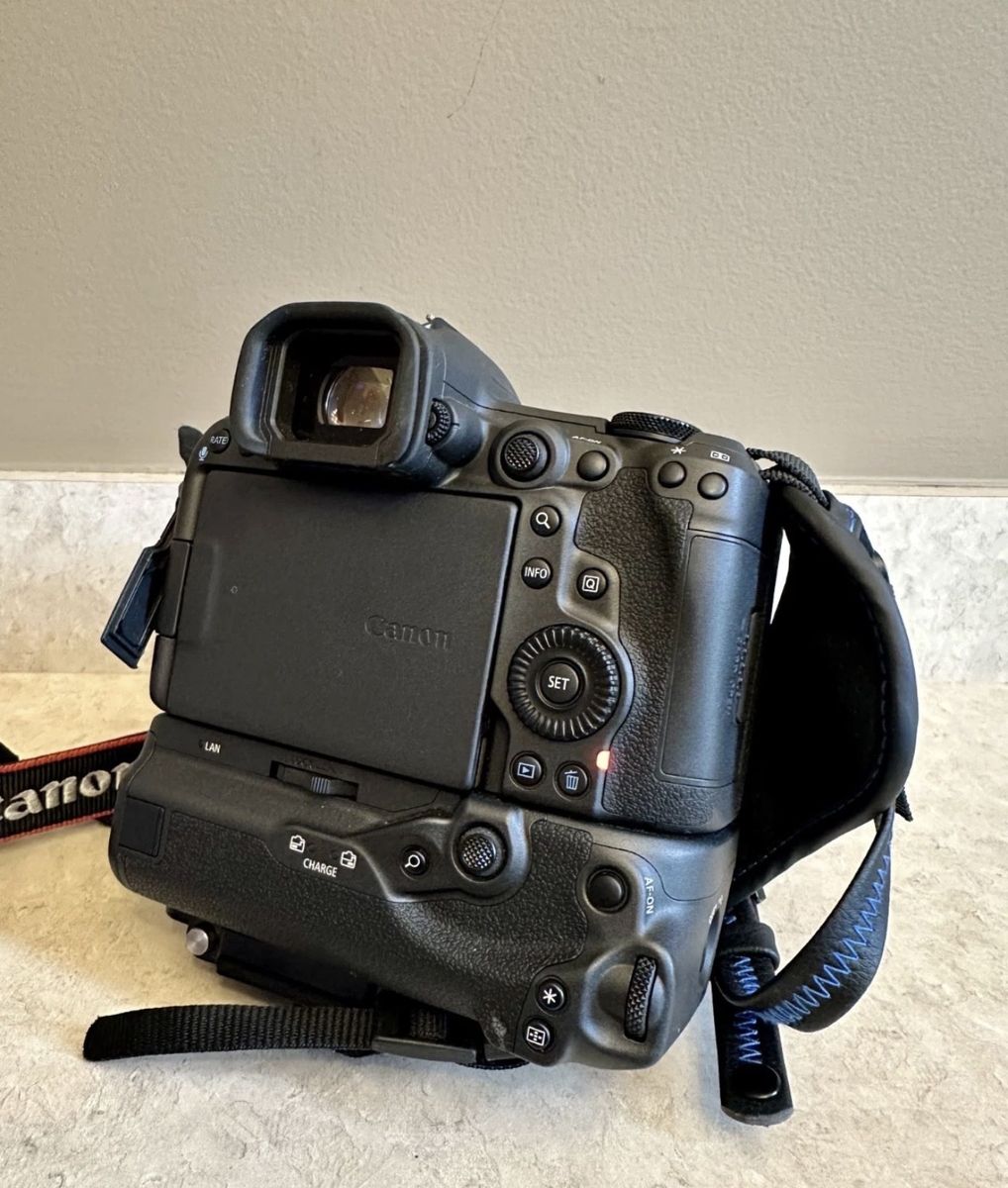 Canon EOS R5 Mark II RF 24-105mm F4L lens (no grip)