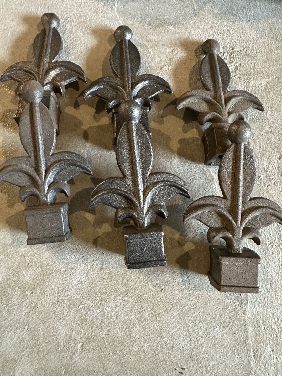 Spear points for fence