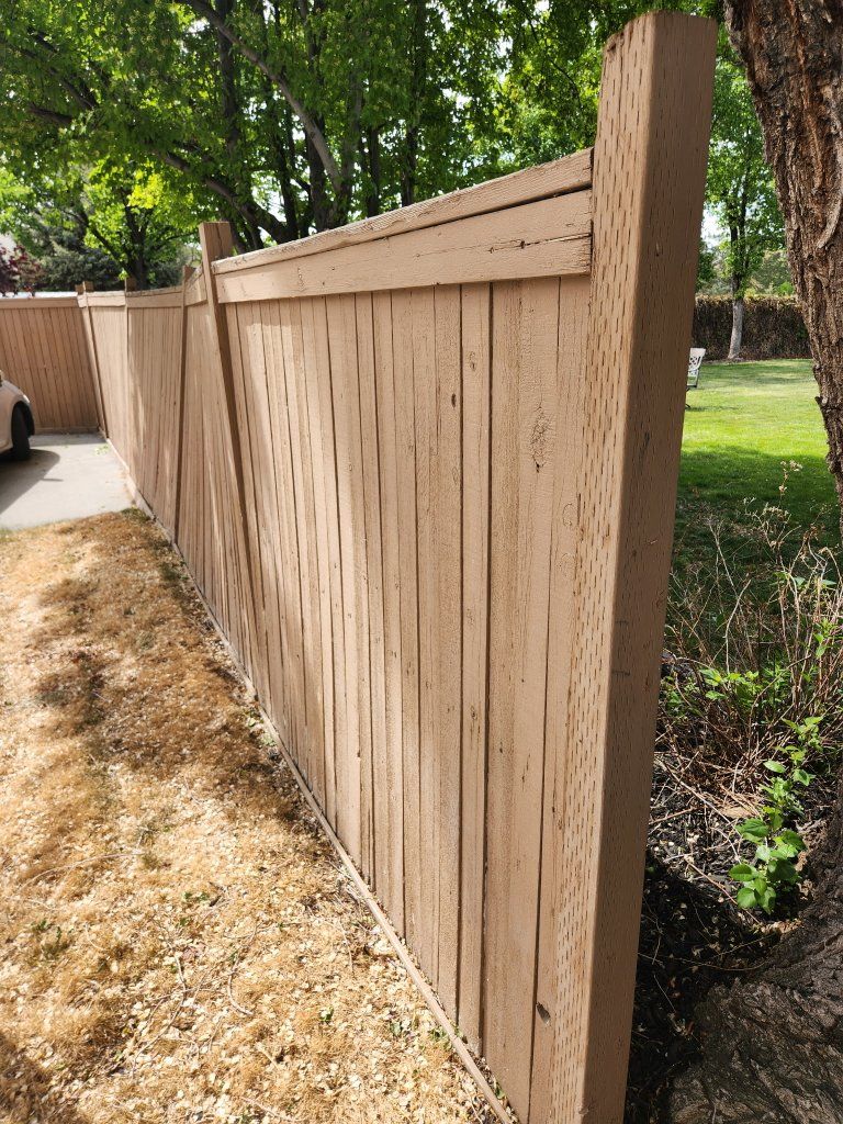 Wood Fence, 6 sections, 6 posts