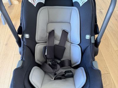 Nuna Pipa Carseat And Base