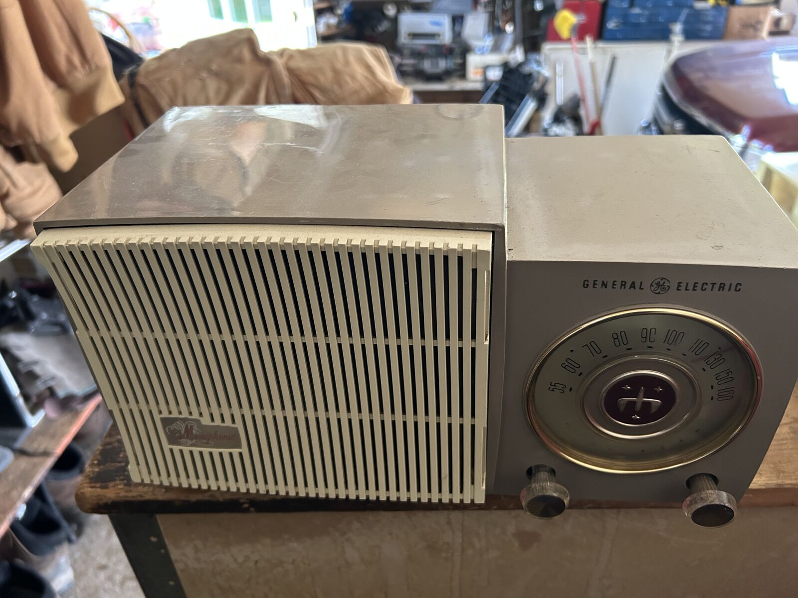 Antique vintage tube plastic and bakelite Radios