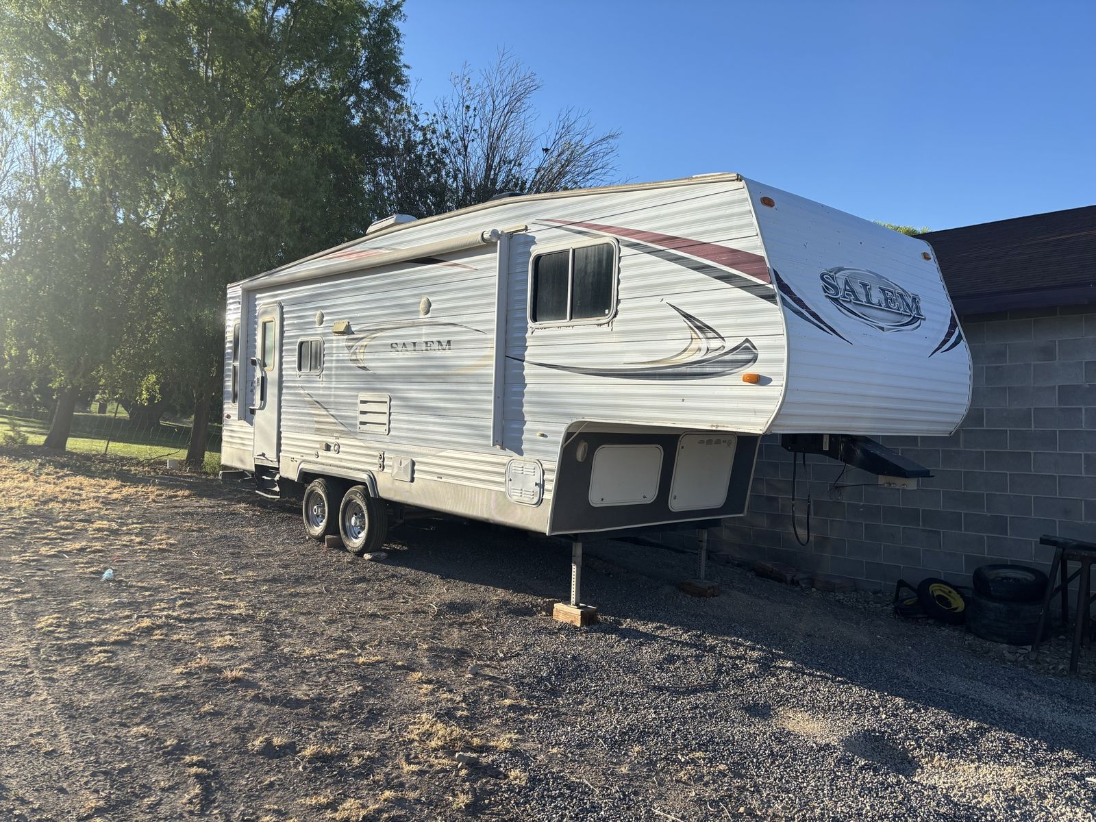 2012 Salem fifth wheel