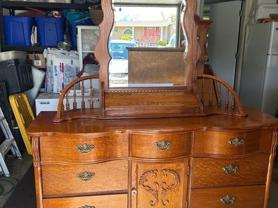 Victorian Lexington furniture Dresser