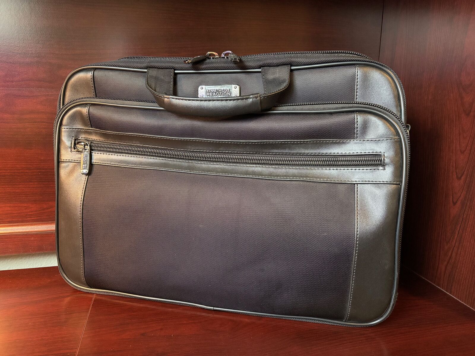 Kenneth Cole Reaction Urban Traveler Slim Laptop Bag fits up to 18.4” Nice!