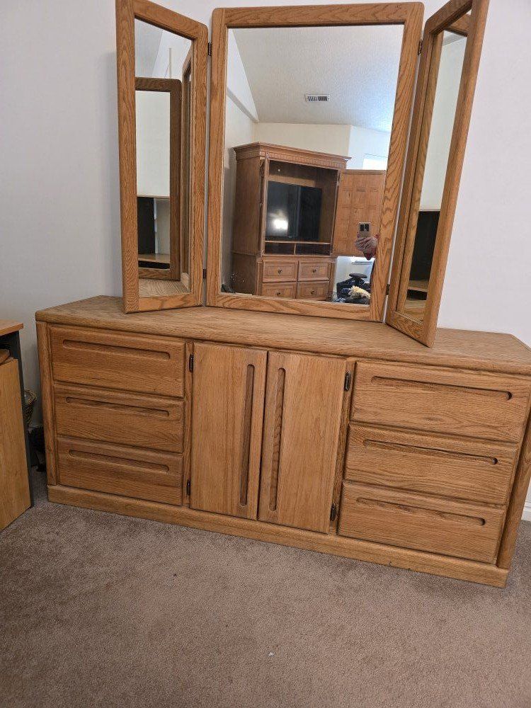 Dresser with Mirror, real wood, oak.