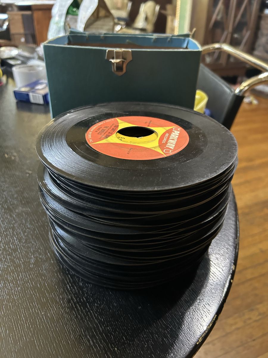 Lot of 67 Vinyls 45rpm RECORDS 60s 70s 80s