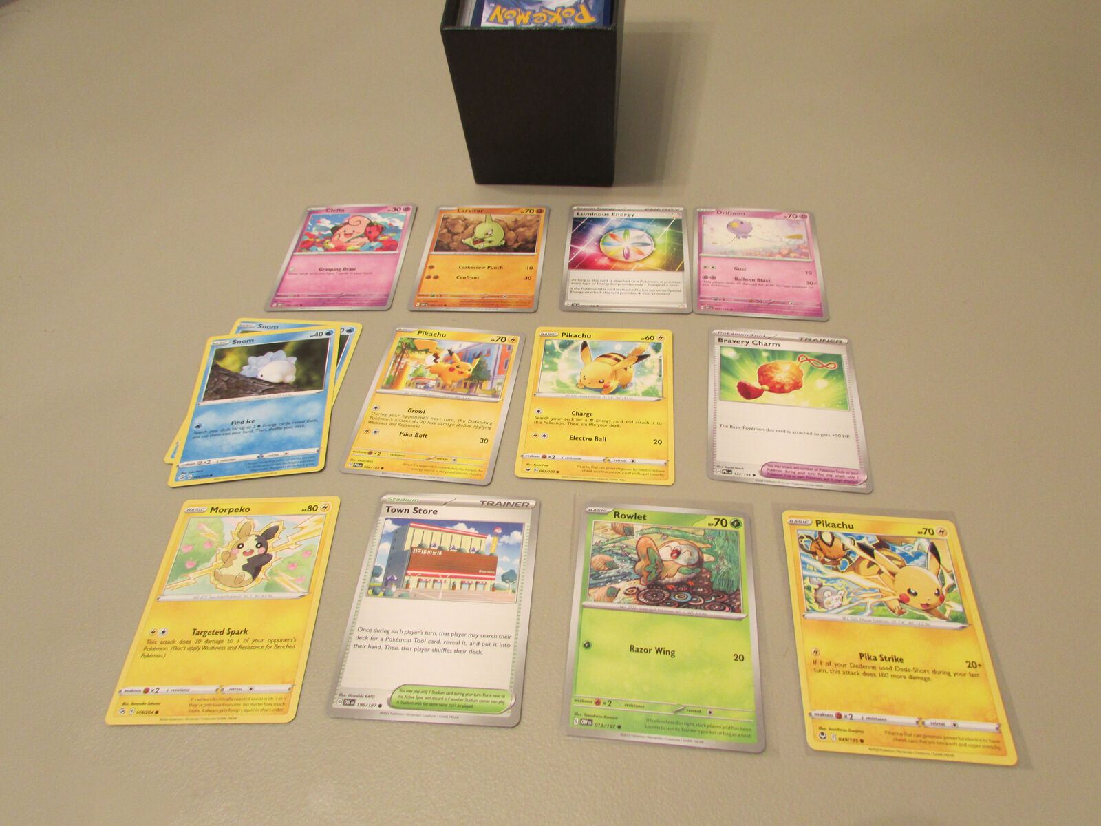 (600) pokemon cards