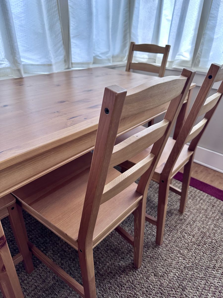 Kitchen table and 4 chairs