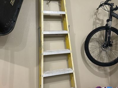 Louisville FS2008 8ft Fiberglass Step Ladder - Type I 250lbs Capacity