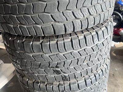 35x12.50-18 Coopers AT3 Good Treads