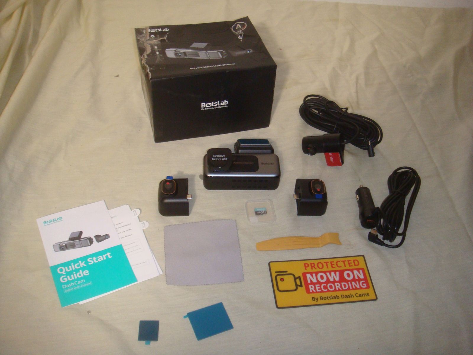 BOTSLAB G980h 4 CHANNEL DASH CAMERA WITH 3.18" TOUCHSCREEN DISPLAY