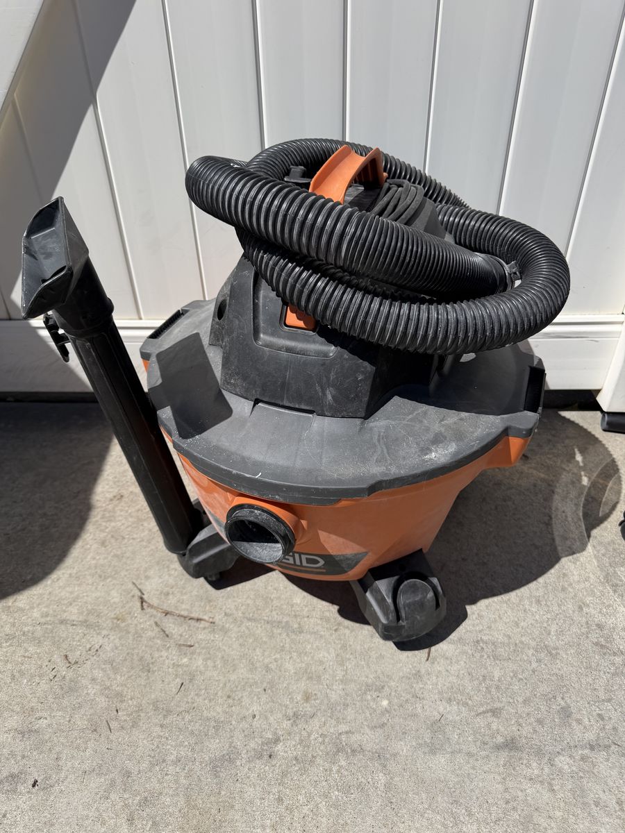 RIDGID Wet/Dry Shop Vacuum with Hose & Attachments - Orange/Black