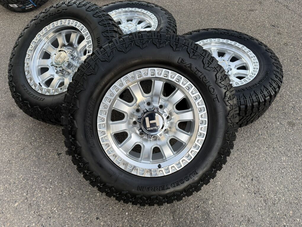 18 Hostile H138 8 Lug 8x6.5 8x165 33 RT 285/65R18
