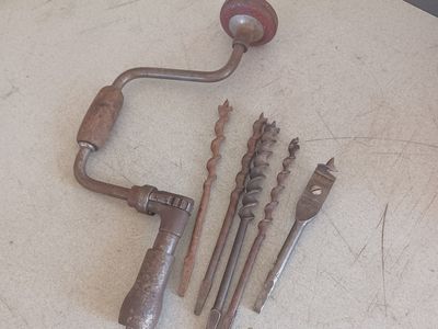 Brace and bit set