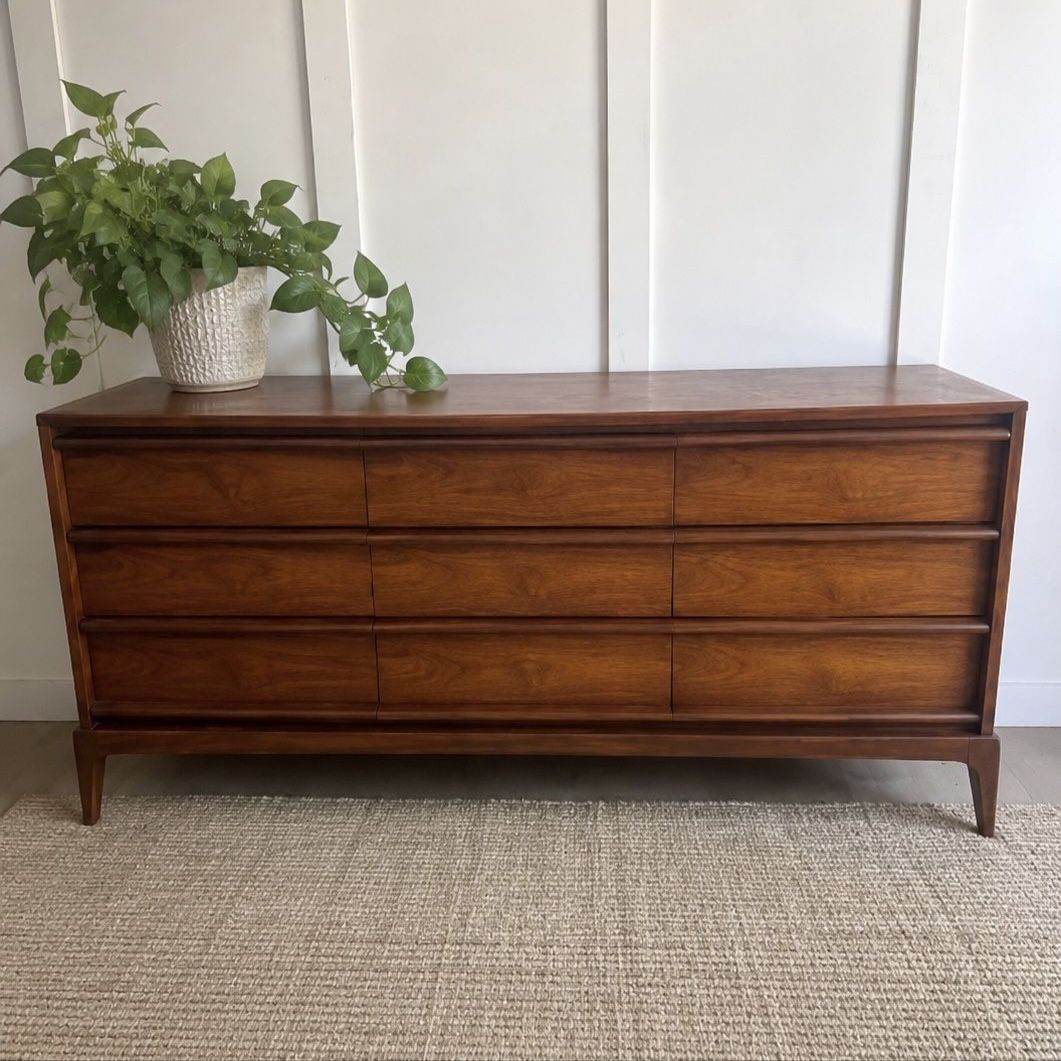 Mid Century 9 Drawer Dresser