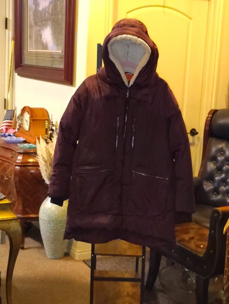 Steve Madden Maroon Puffer Ladies Jacket - Size XL (Like New)