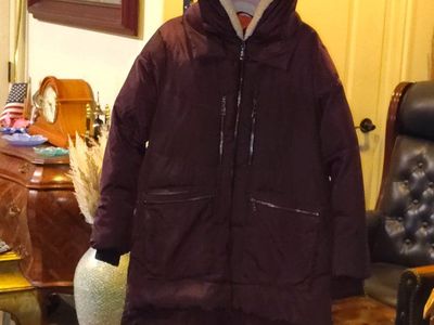 Steve Madden Maroon Puffer Ladies Jacket - Size XL (Like New)
