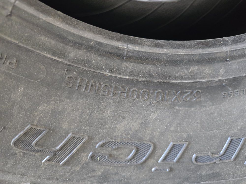 32x10R15 BFG KM3