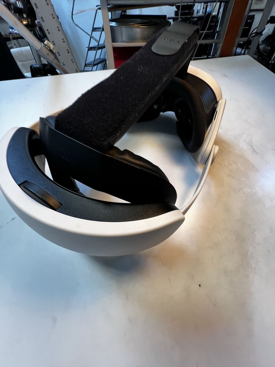 Meta Quest 3 512gb with battery strap (Used, Excellent Condition)