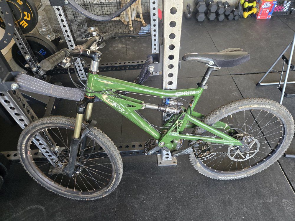 Easton RAD Weyless 67 - Full Suspension Mountain Bike