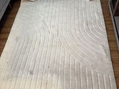 White 100% Wool Rug