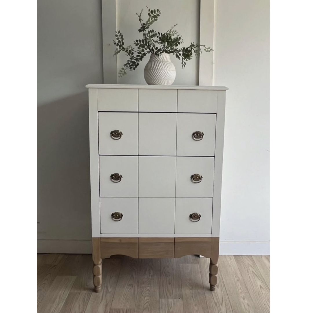 3 Drawer Antique Spindle Leg Dresser